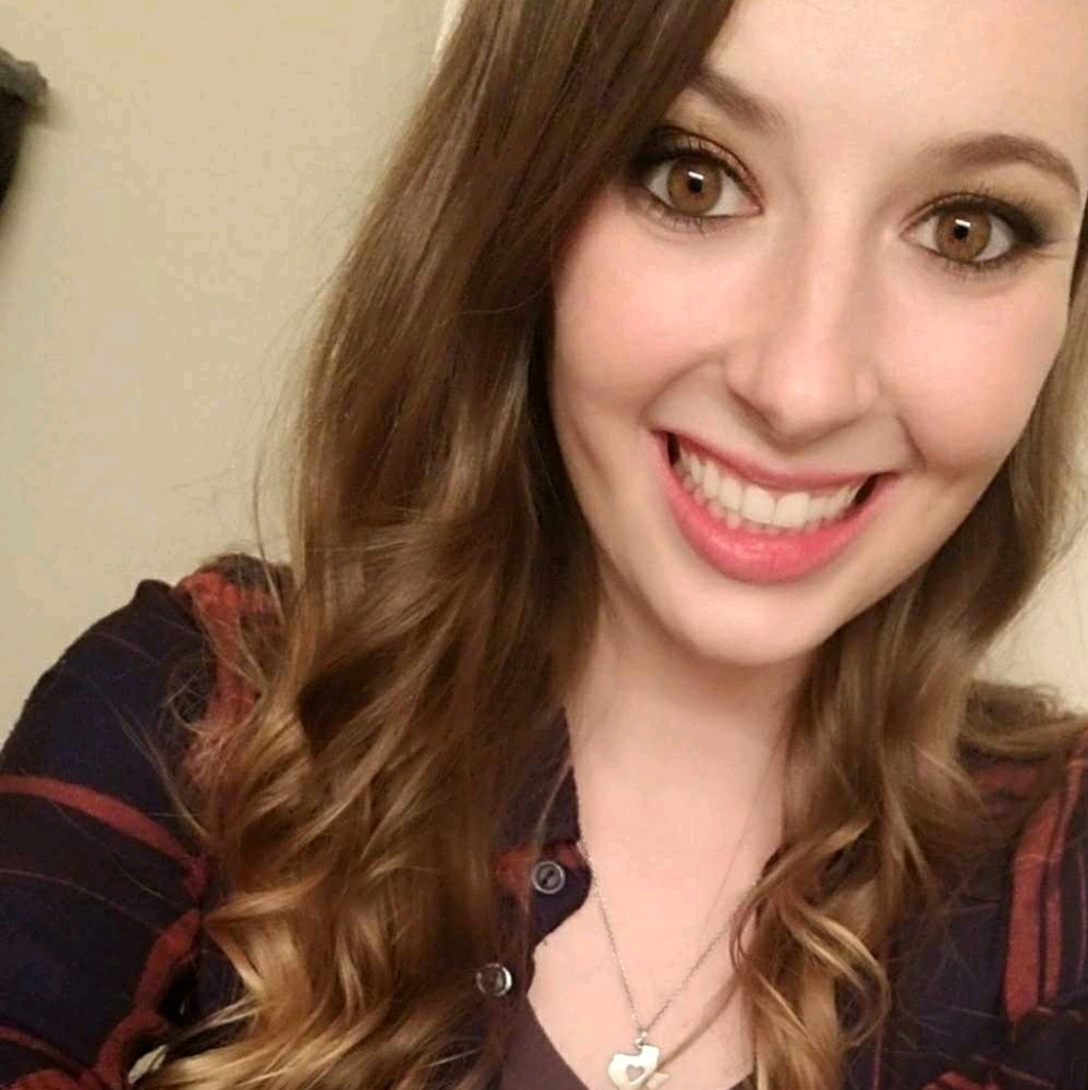 Meet your Posher, Alexis